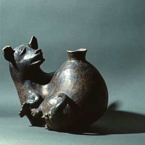 Colima坐狗，公元前300年 - 公元前500年（陶瓷）